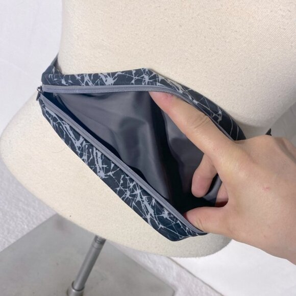 5/$25 Unisex Grey Zip Belt Bag - Picture 2 of 11